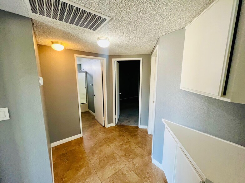 Building Photo - 4645 Alojar Ln