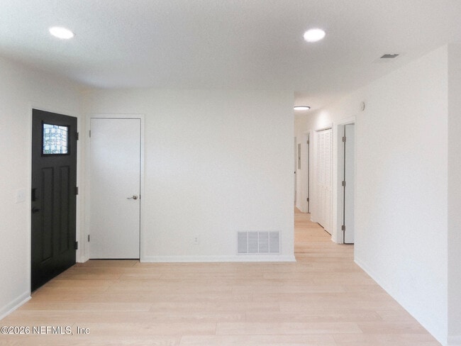 Building Photo - 43 Saratoga Cir N