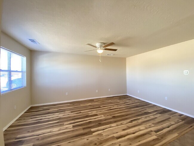 Building Photo - 2BR/1Bath - 4 Plex in Rio Rancho