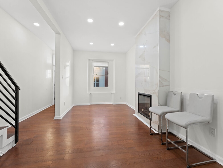 Building Photo - 2443 Nicholas St