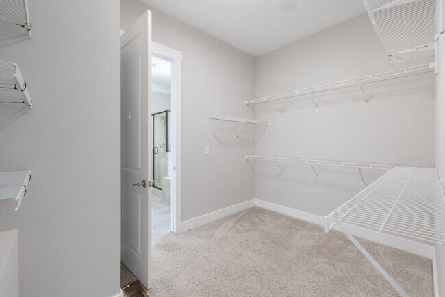 Building Photo - 704 Kenway Loop