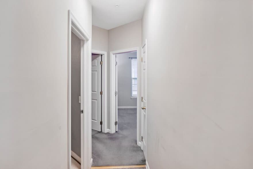 Building Photo - 5003 Hollington Dr