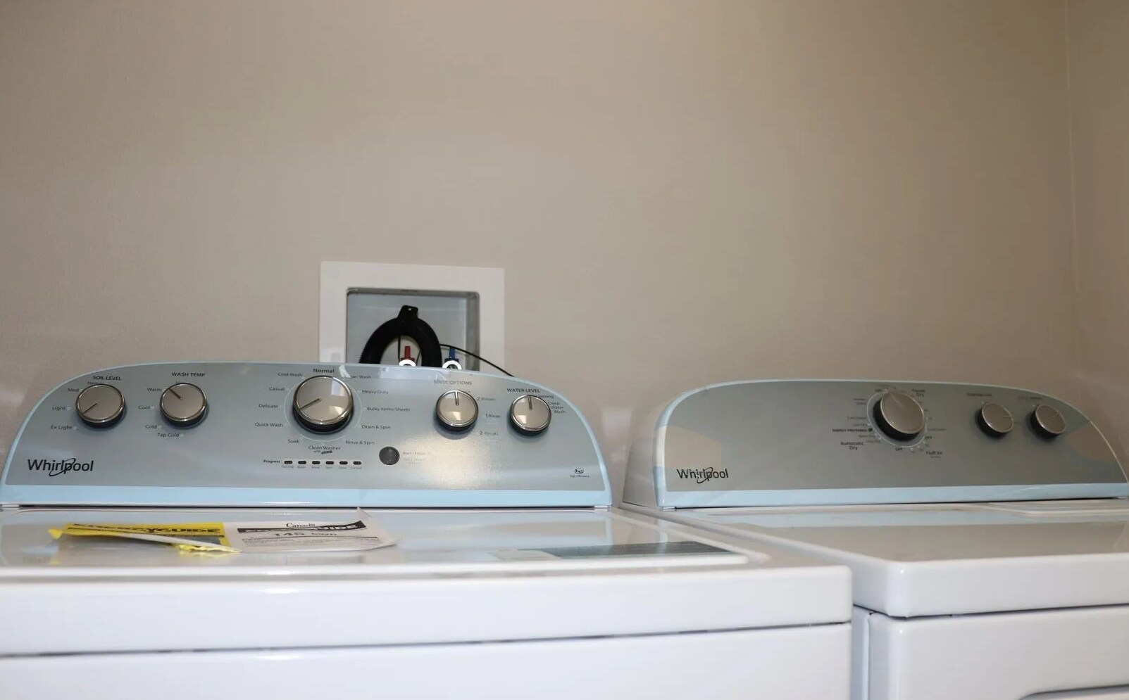 Building Photo - 902 W Cliff Dr