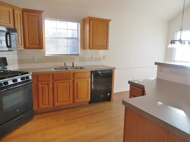 Building Photo - 3 Bedroom 2 Bathroom Parkview Estates Home