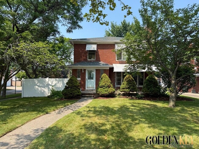 Building Photo - 2082 Vernier Rd