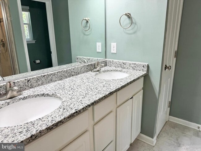 Building Photo - 206 Cranes Corner Rd