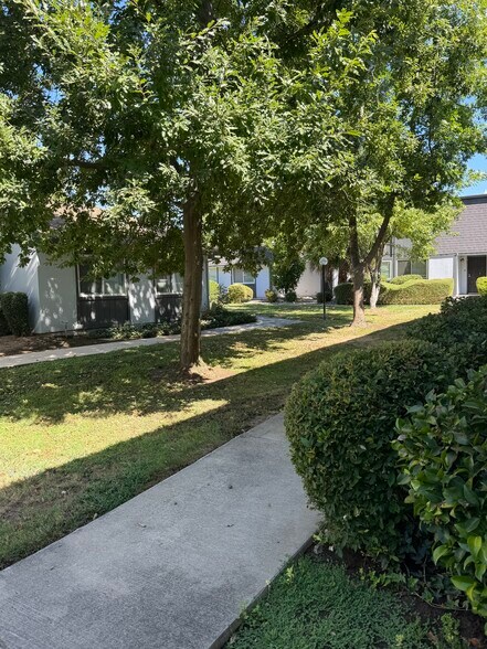 Front door view - 5128 Greenberry Dr