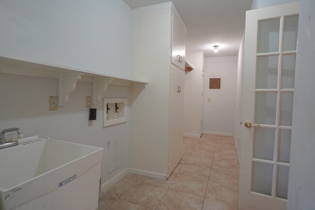 Building Photo - 7914 Braes Meadow Dr