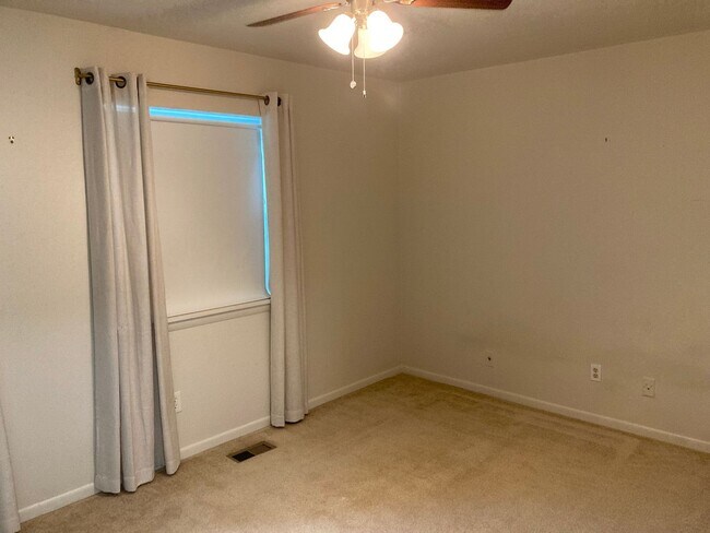 Building Photo - Great 2 Bed 1.5 Bath Home in Franklin!