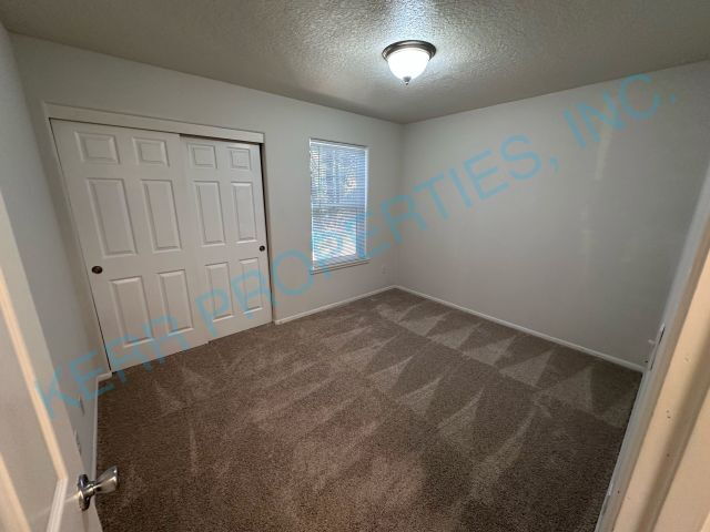 Building Photo - FREE RENT! Charming 2-Bed Condo Retreat in Milwaukie – Cozy 900 Sq Ft Living!