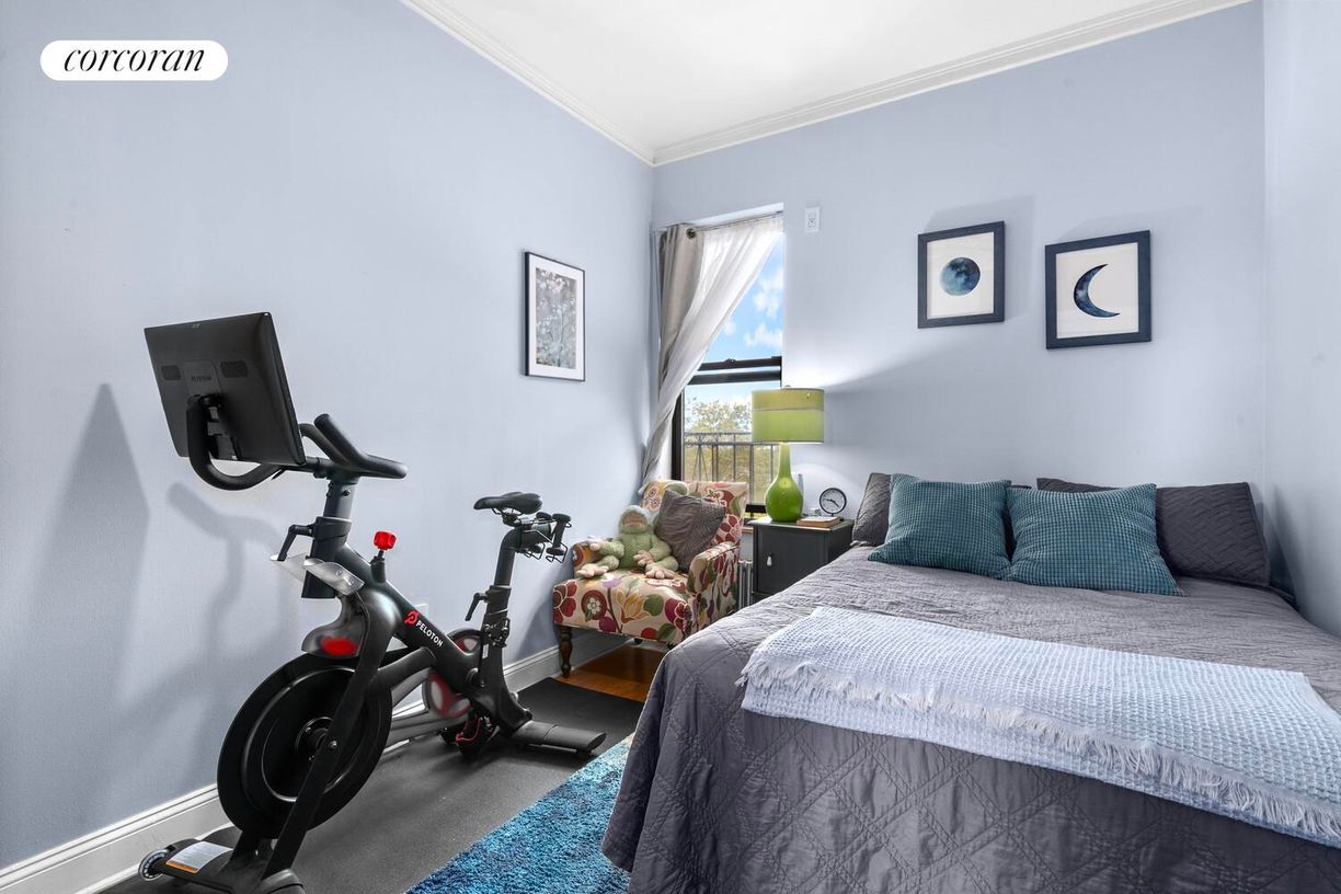 Building Photo - 575 Riverside Dr