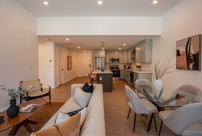 Building Photo - 1060 Main St