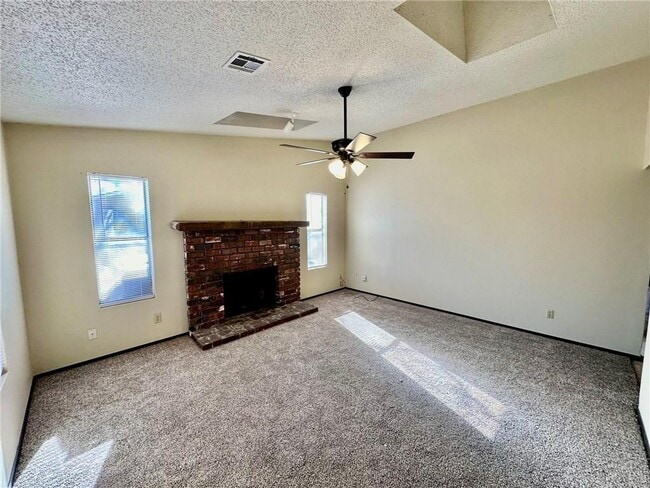 Building Photo - 310 N 34th St