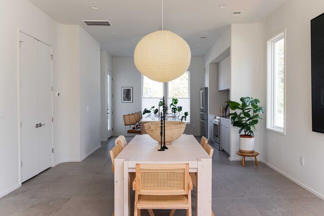Building Photo - Beautiful home