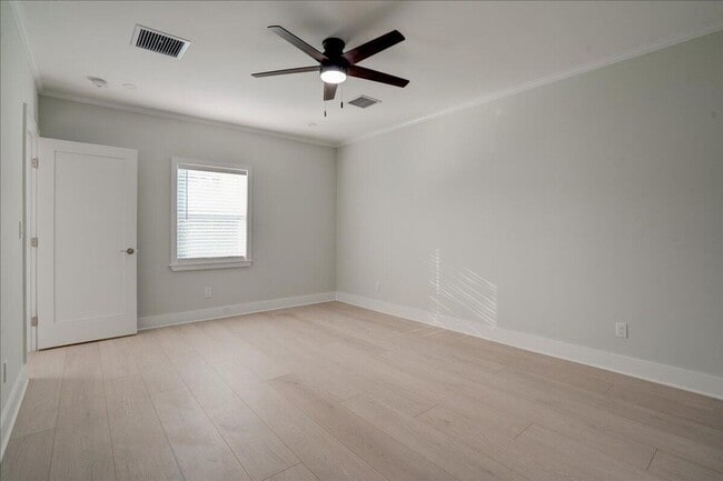 Building Photo - 320 NW 6th Ave