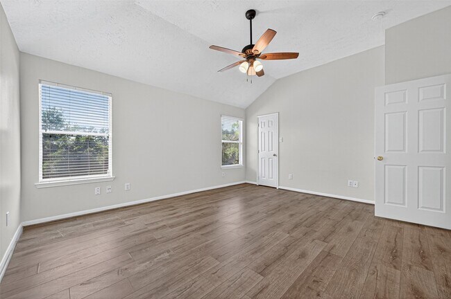 Building Photo - 1902 Sugar Pine Cir