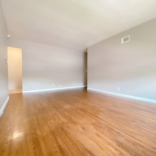 Building Photo - 4815 Ames Ave