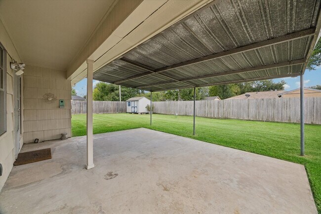 Building Photo - 8037 Longridge Dr