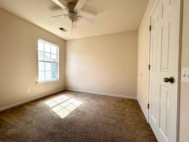 Building Photo - 3029 Azalea Hills Dr