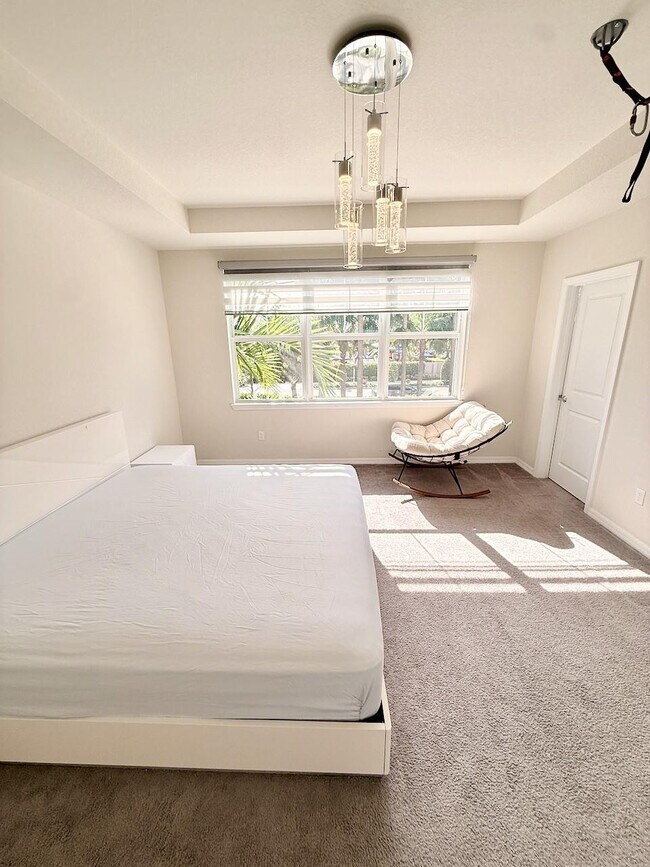 Building Photo - 5182 Eucalyptus Dr