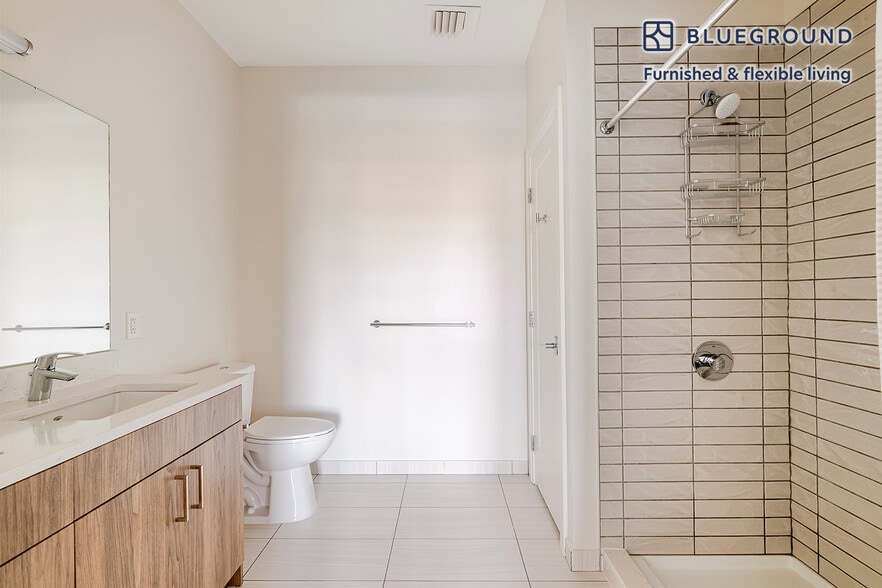 Building Photo - 28 Austin St