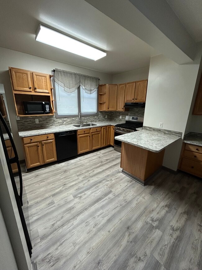 Building Photo - 1284 S Bay Rd