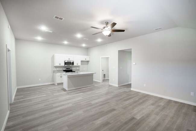 Building Photo - Looking for a spacious, move-in-ready town...