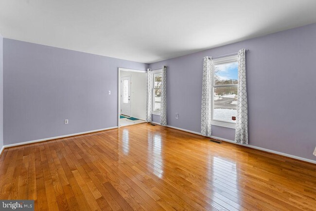 Building Photo - 8009 Frontier Dr