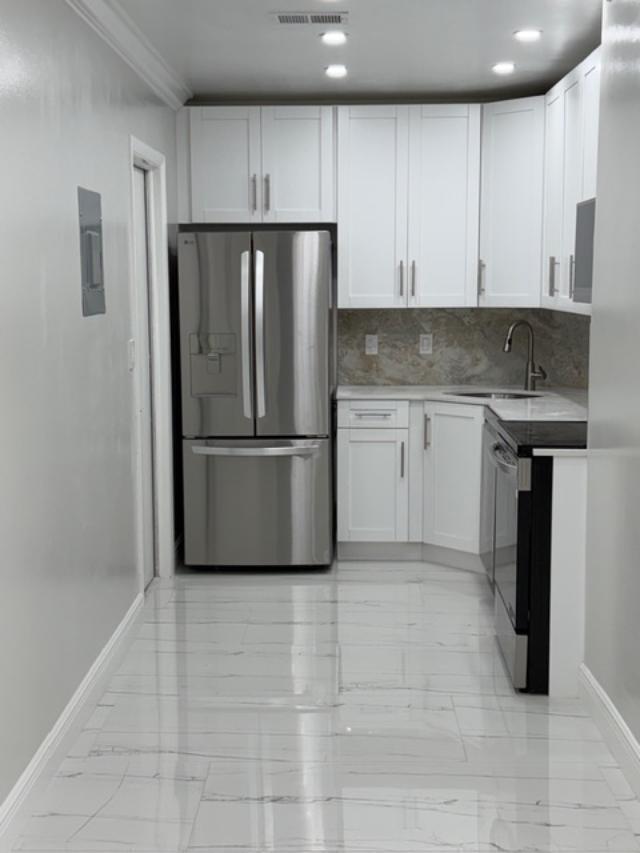 Building Photo - 659 W Oakland Park Blvd