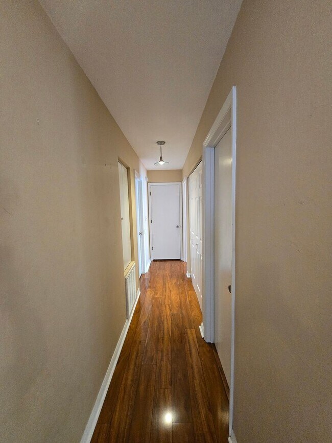 Building Photo - 3/2 in Northridge