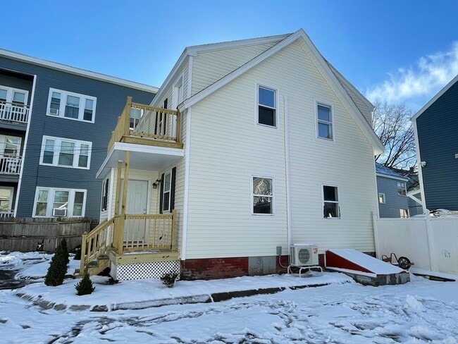 Building Photo - 32 Harwood St