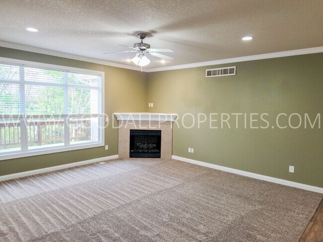 Building Photo - 4 Bedroom 3 Bath in Glynn Village!