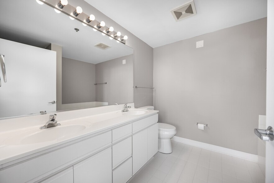 Building Photo - 5 E 14th Pl