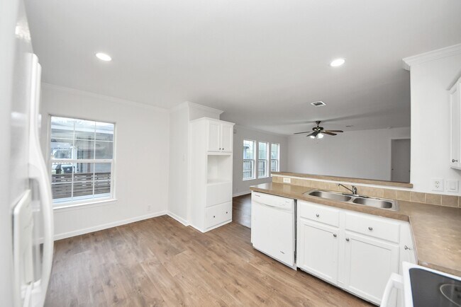 Building Photo - 6526 Carver Rd