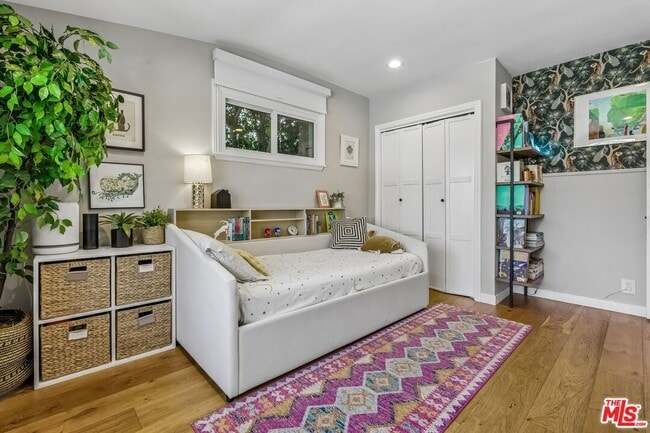 Building Photo - 5646 S Sherbourne Dr