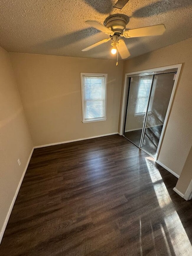 Building Photo - NEWLY REMOLDED 2 BED HOME LOCATED OFF OF GRAND Ready for move in!!!