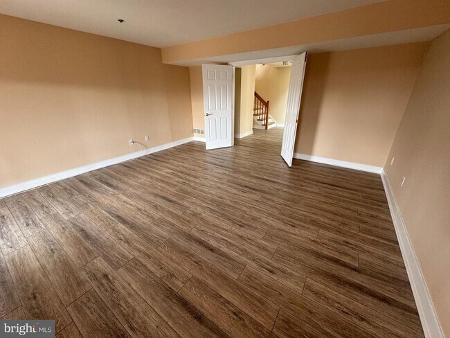 Building Photo - 327 Overlook Ln