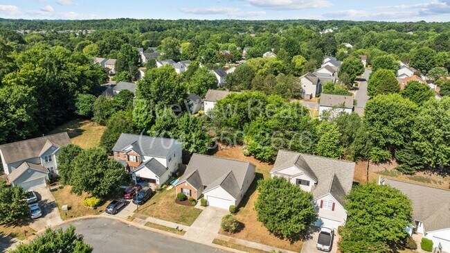 Building Photo - Beautiful Ranch House with 3 bed 2 bath ( Ballantyne area )