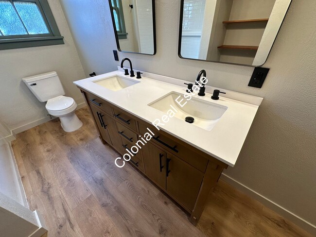 Building Photo - 1304 Sheldon St