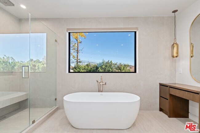 Building Photo - 4708 Noble Ave