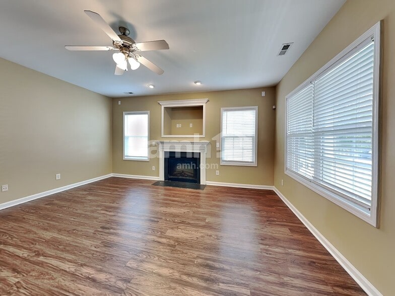Building Photo - 1120 Rutledge Landing Dr