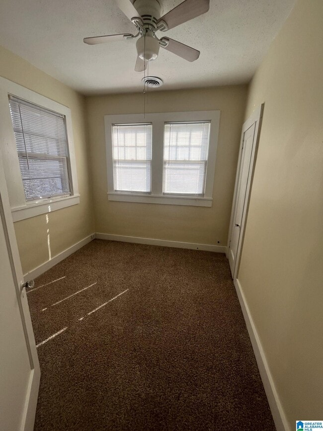 Building Photo - 915 40th St S