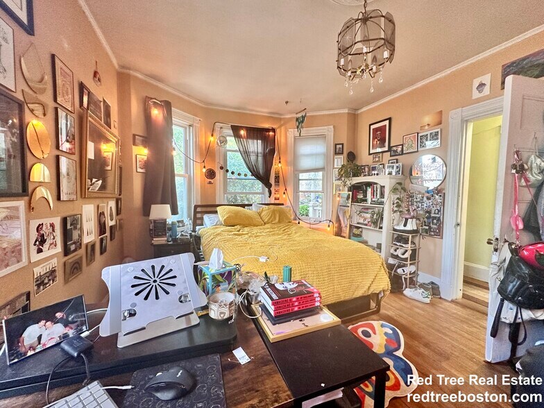 Building Photo - 52 Dustin St