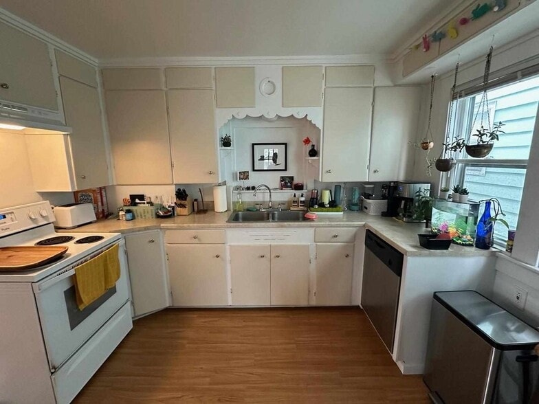 Building Photo - 800 Grand Ave