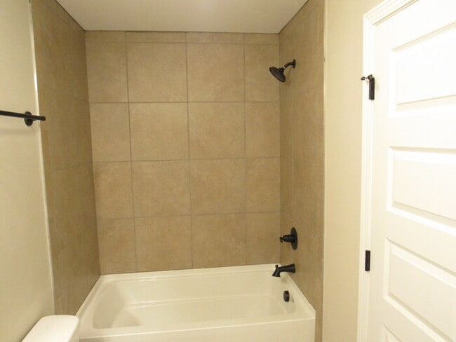 Building Photo - Old Hickory townhome, like new!