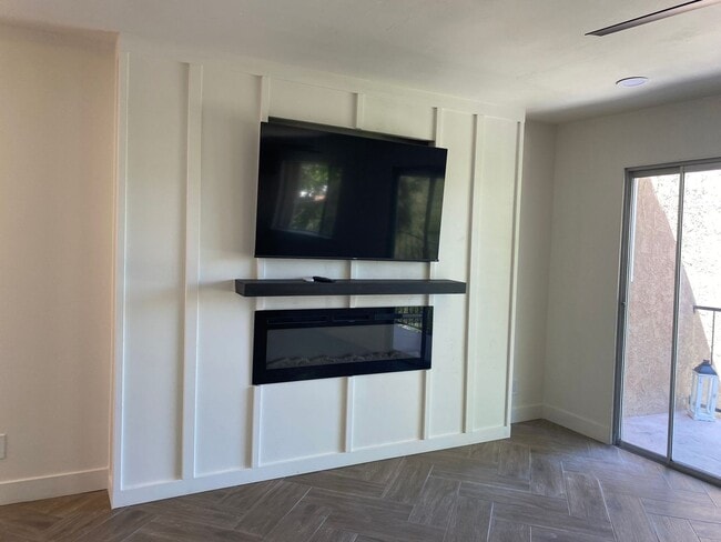 Building Photo - Canyon Lake View Condo Available!