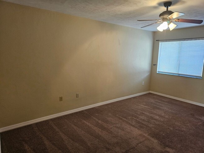 Building Photo - 2/2.5 Townhome Mile Run