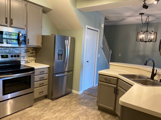Kitchen - 9305 Turnberry Alcove