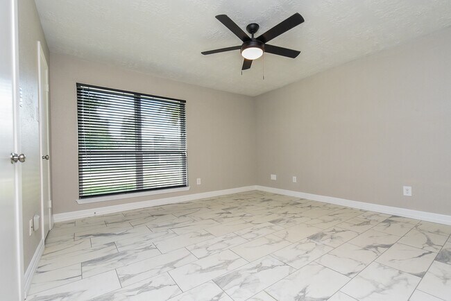 Building Photo - 8307 Stagewood Dr