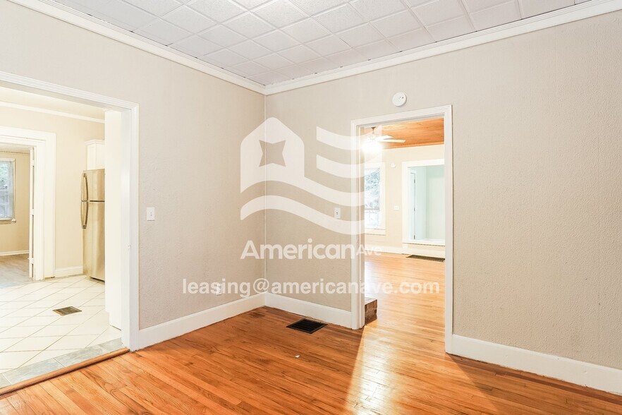 Building Photo - 3004 Shannon Dr